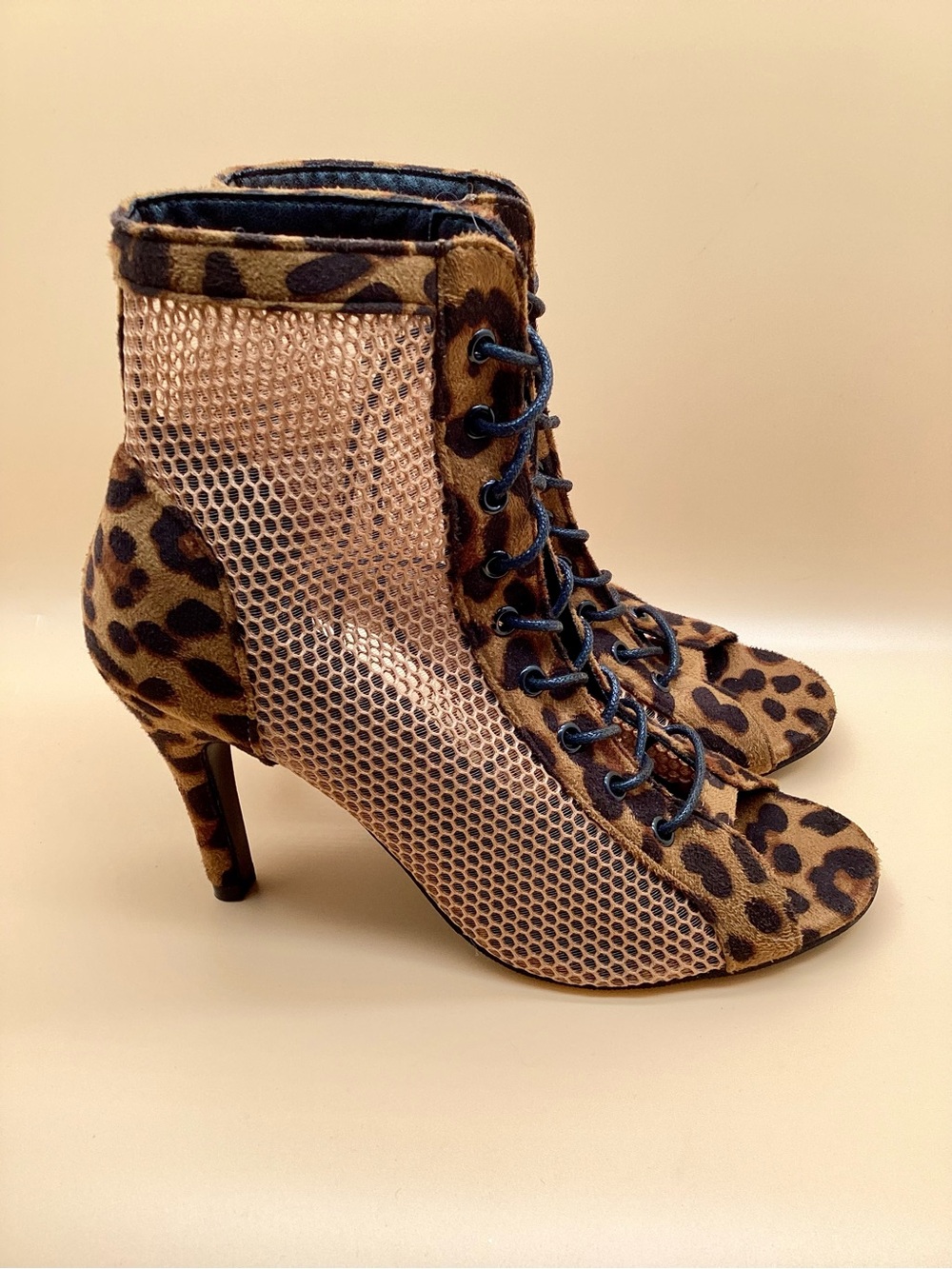 Fun Leopard Print Lace-Up Mesh Ankle Boot booties! Women’s Size 8.5 US / 39EU